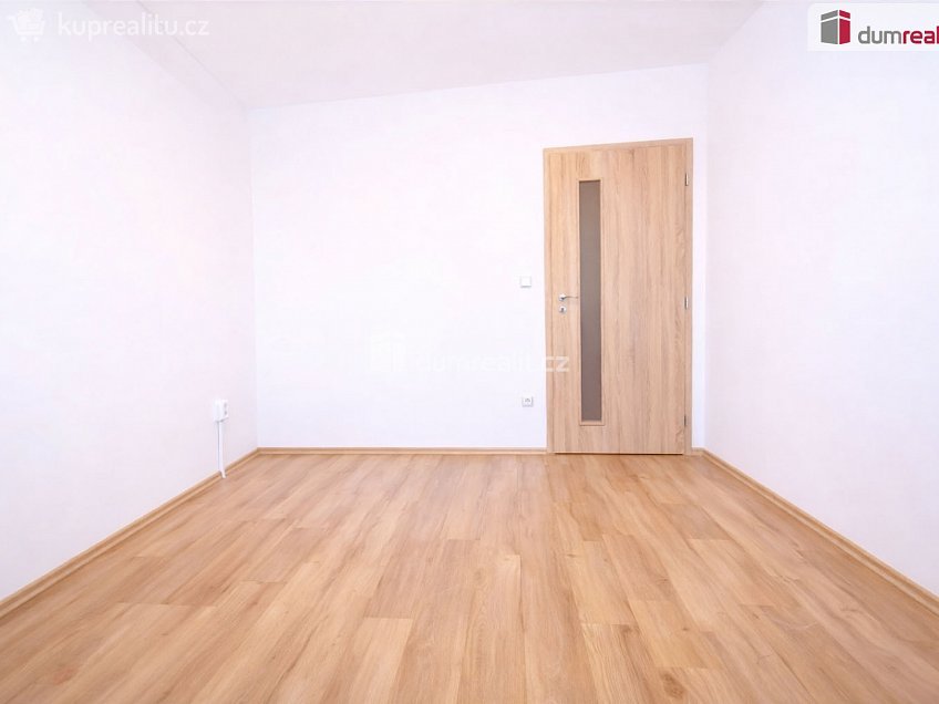 Pronájem bytu 2+kk 41 m^2 Podle Kačerova, Praha 4 