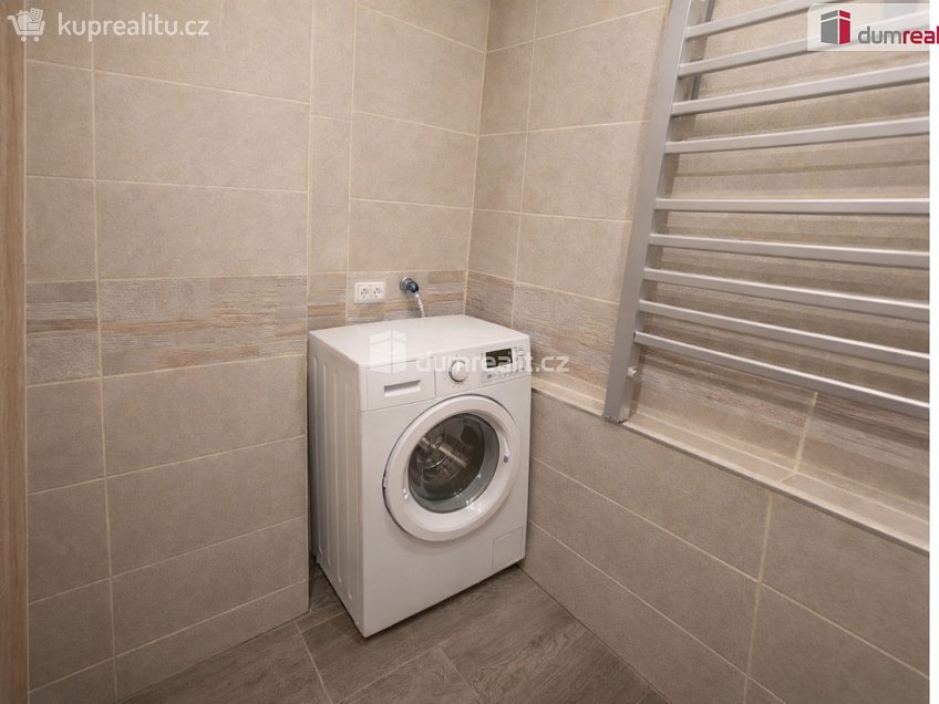 Pronájem bytu 2+kk 41 m^2 Podle Kačerova, Praha 4 