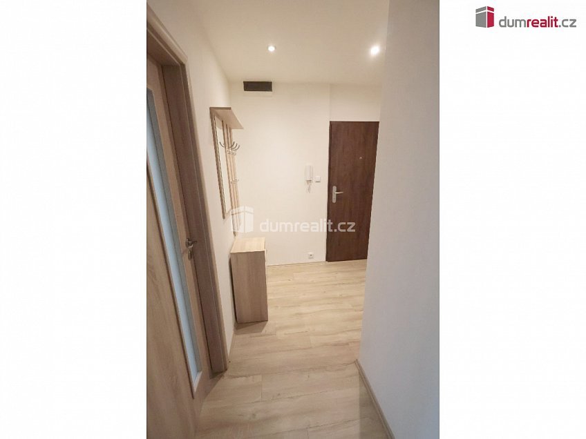 Pronájem bytu 2+kk 41 m^2 Podle Kačerova, Praha 4 