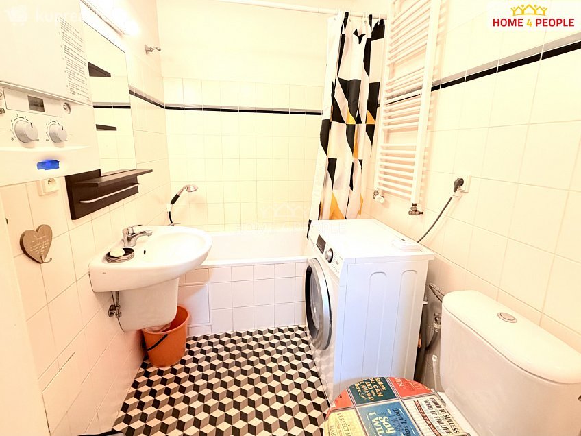 Pronájem bytu 2+kk 55 m^2 Biskupcova, Praha 3 