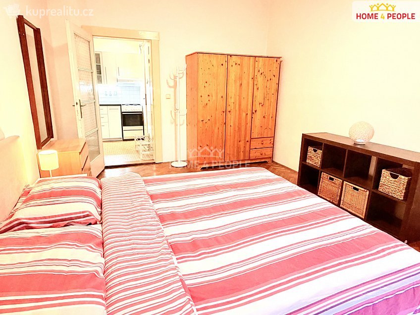 Pronájem bytu 2+1 48 m^2 Biskupcova, Praha 3 