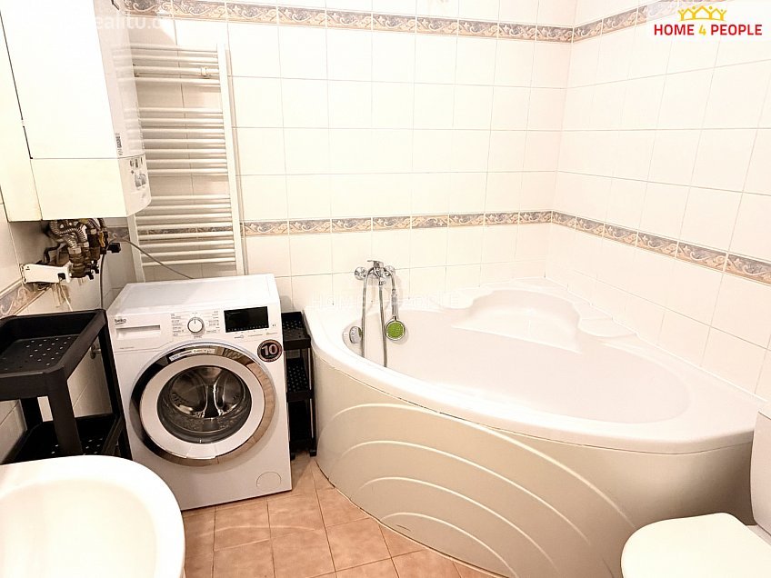 Pronájem bytu 2+1 48 m^2 Biskupcova, Praha 3 