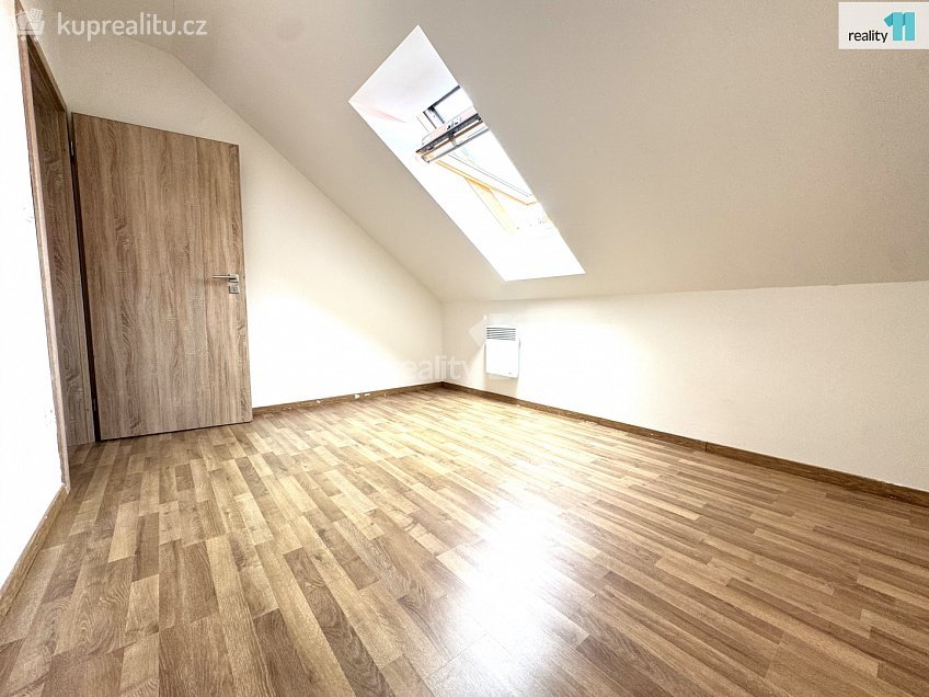 Pronájem bytu 3+kk 77 m^2 Lidická, Jeneč 