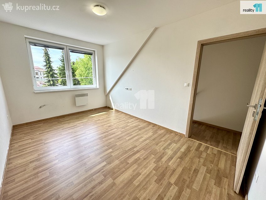 Pronájem bytu 3+kk 77 m^2 Lidická, Jeneč 