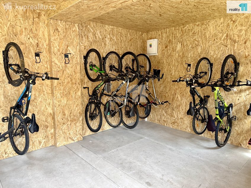 Pronájem bytu 3+kk 77 m^2 Lidická, Jeneč 