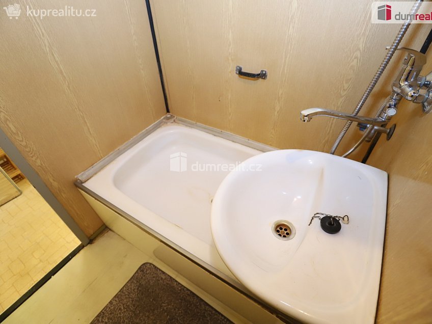 Prodej bytu 1+1 37 m^2 sídliště Lučina, Chodová Planá 