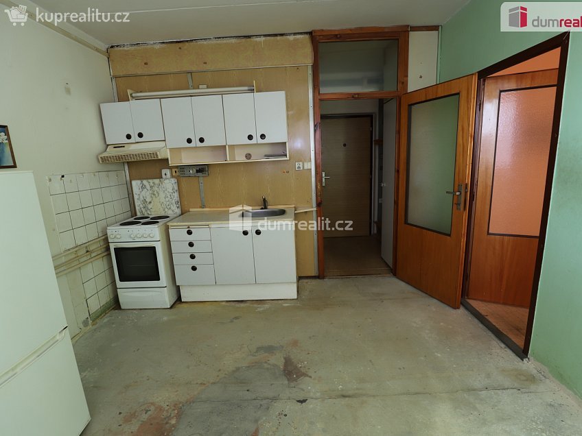 Prodej bytu 1+1 37 m^2 sídliště Lučina, Chodová Planá 