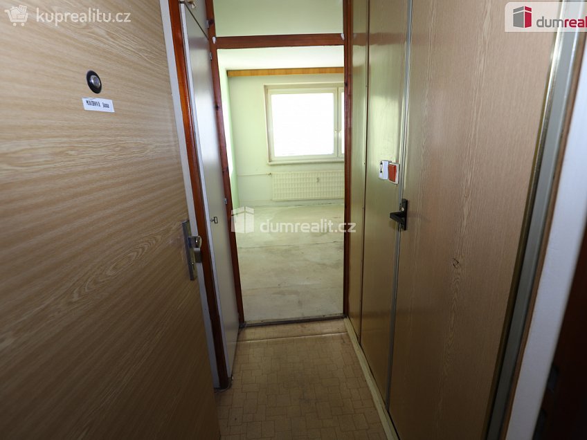 Prodej bytu 1+1 37 m^2 sídliště Lučina, Chodová Planá 