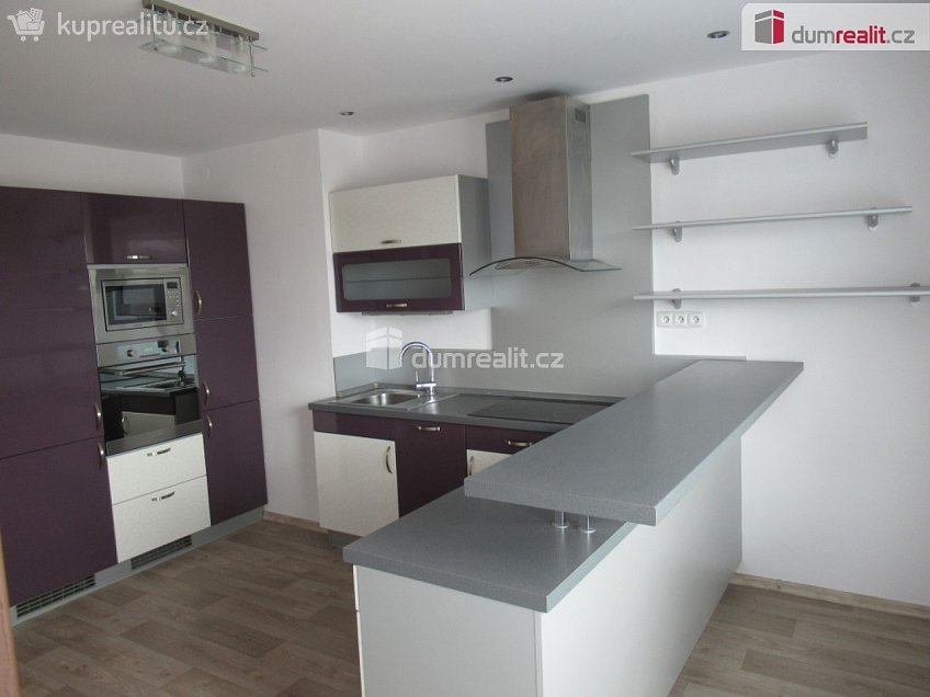 Pronájem bytu 2+1 65 m^2 Ořechová, Praha 8 