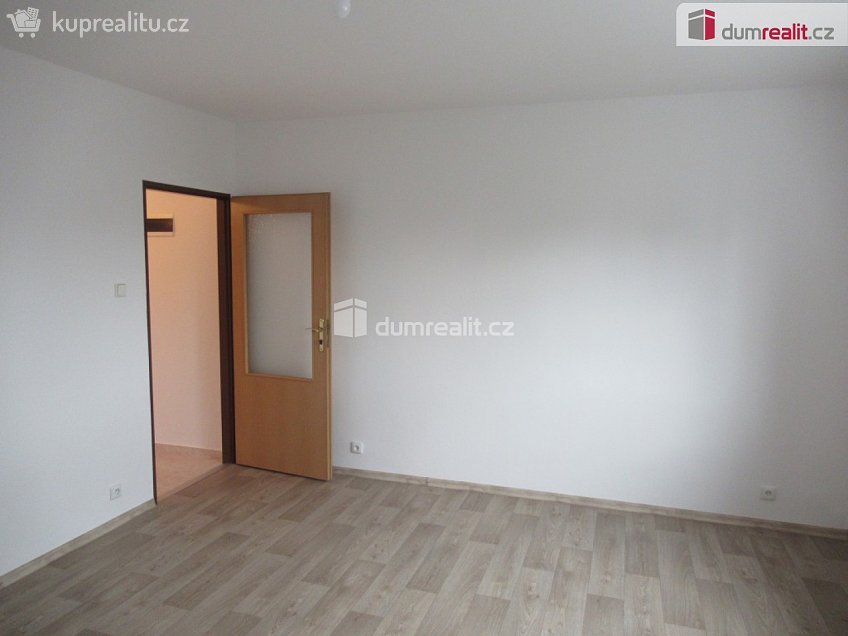 Pronájem bytu 2+1 65 m^2 Ořechová, Praha 8 