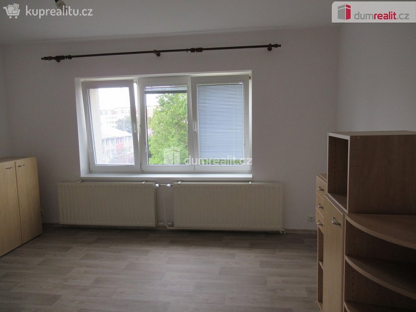 Pronájem bytu 2+1 65 m^2 Ořechová, Praha 8 