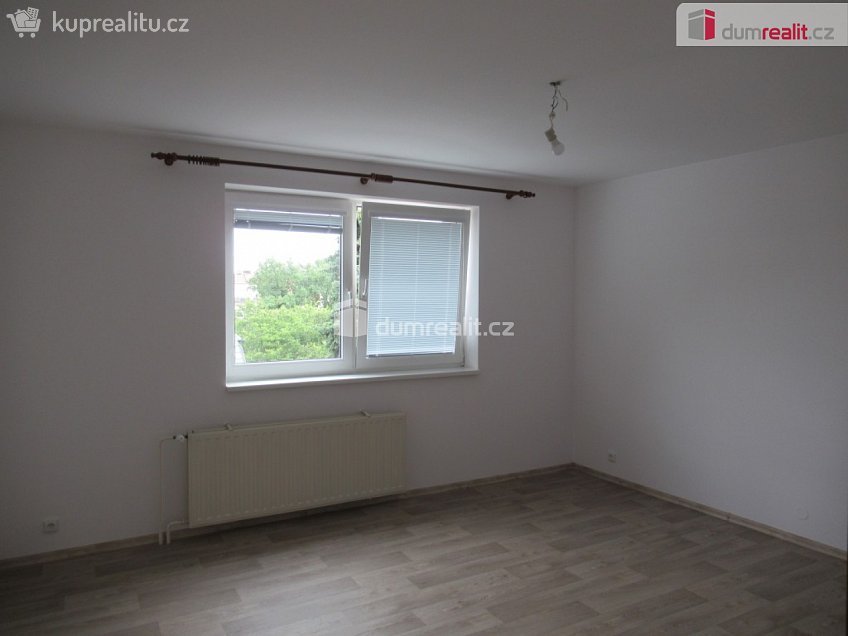 Pronájem bytu 2+1 65 m^2 Ořechová, Praha 8 