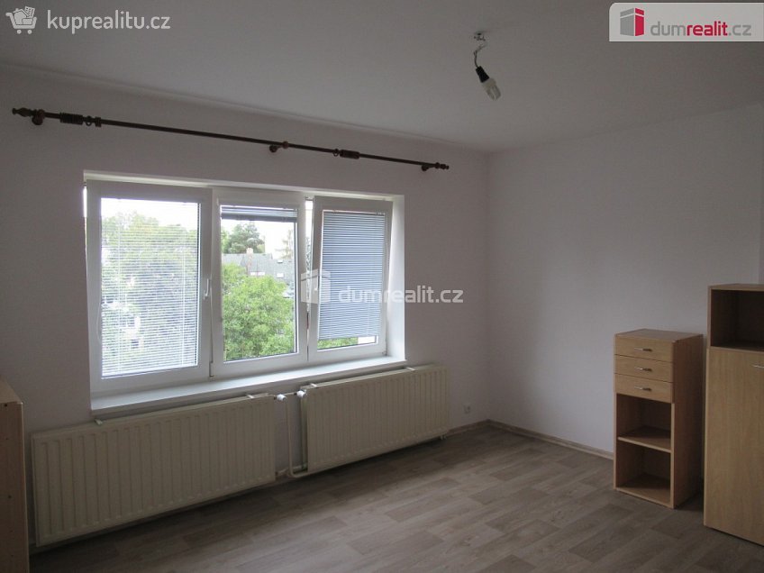 Pronájem bytu 2+1 65 m^2 Ořechová, Praha 8 