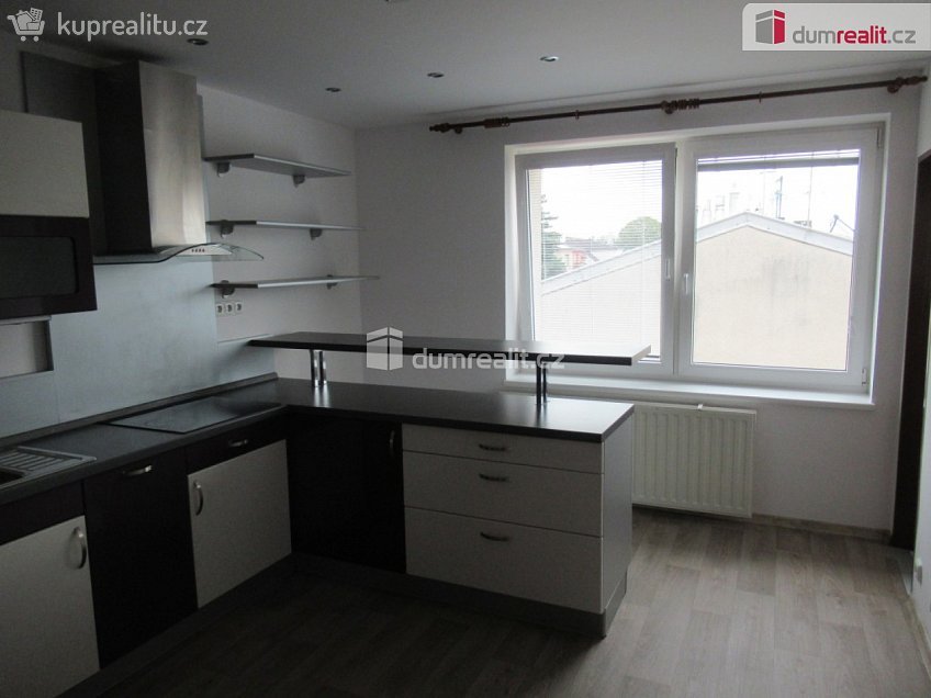 Pronájem bytu 2+1 65 m^2 Ořechová, Praha 8 