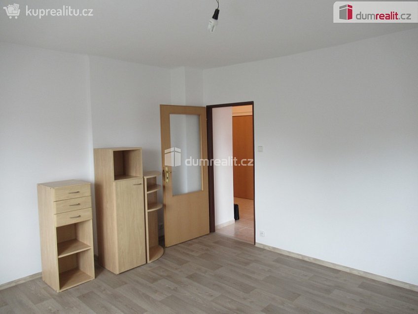 Pronájem bytu 2+1 65 m^2 Ořechová, Praha 8 