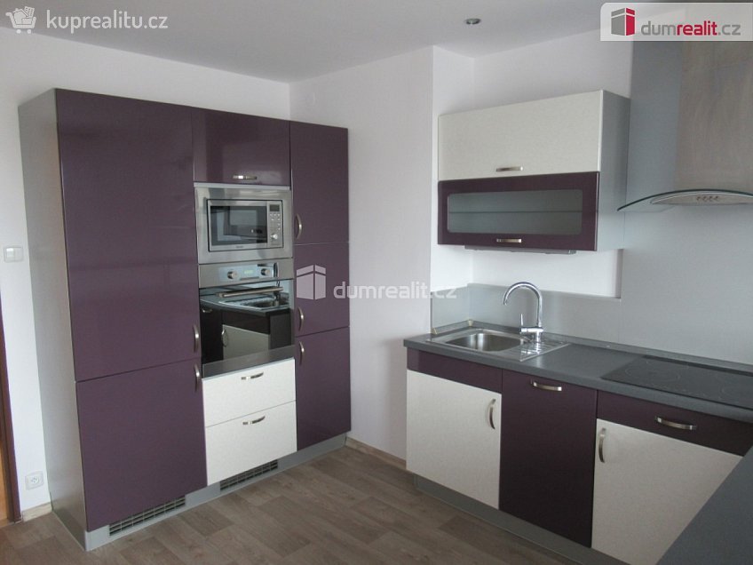 Pronájem bytu 2+1 65 m^2 Ořechová, Praha 8 