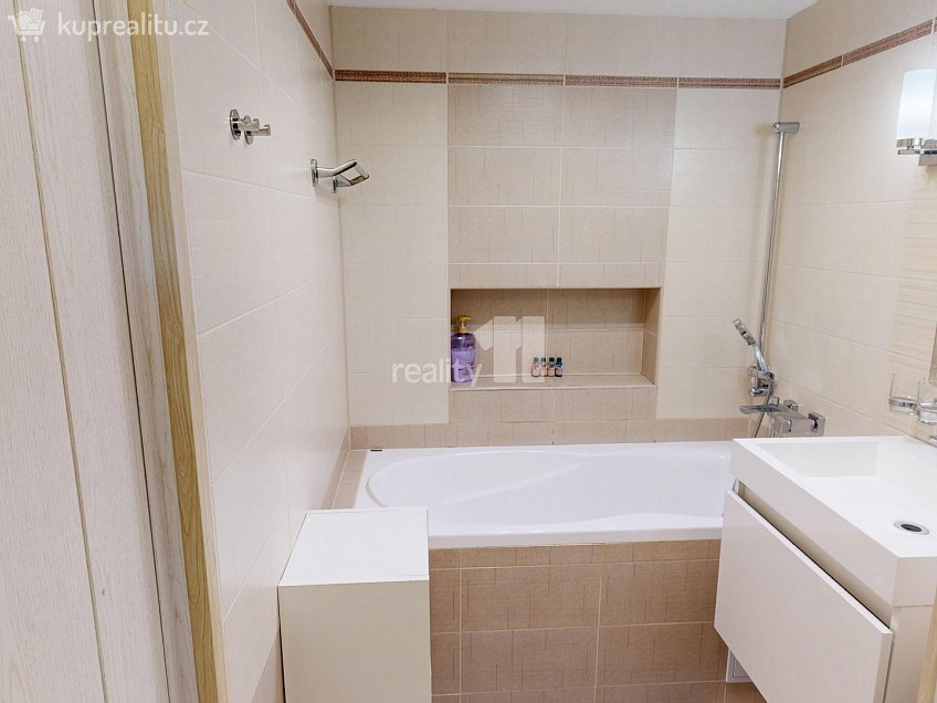 Prodej bytu 3+1 69 m^2 Lužická, Humpolec 