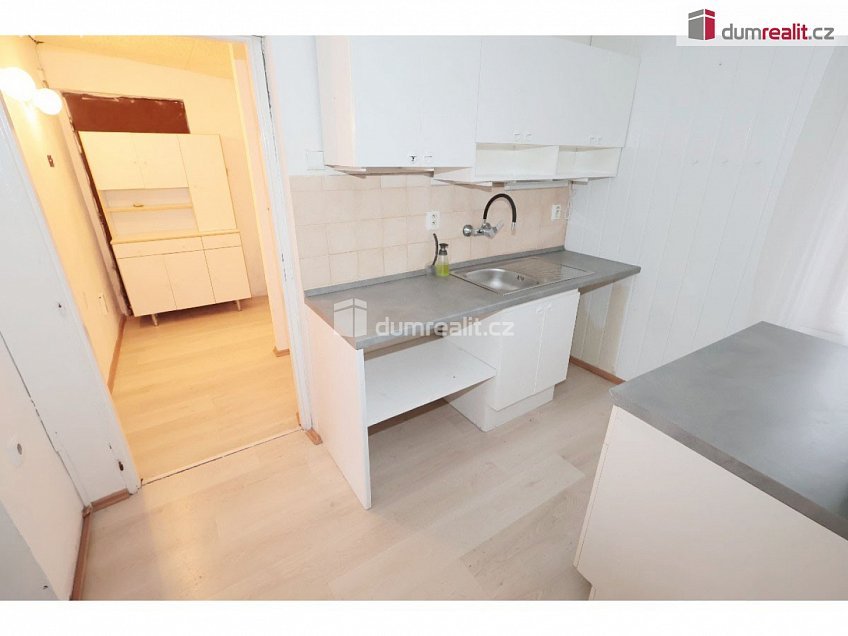 Pronájem  rodinného domu 75 m^2 Na Košíku, Praha 15 