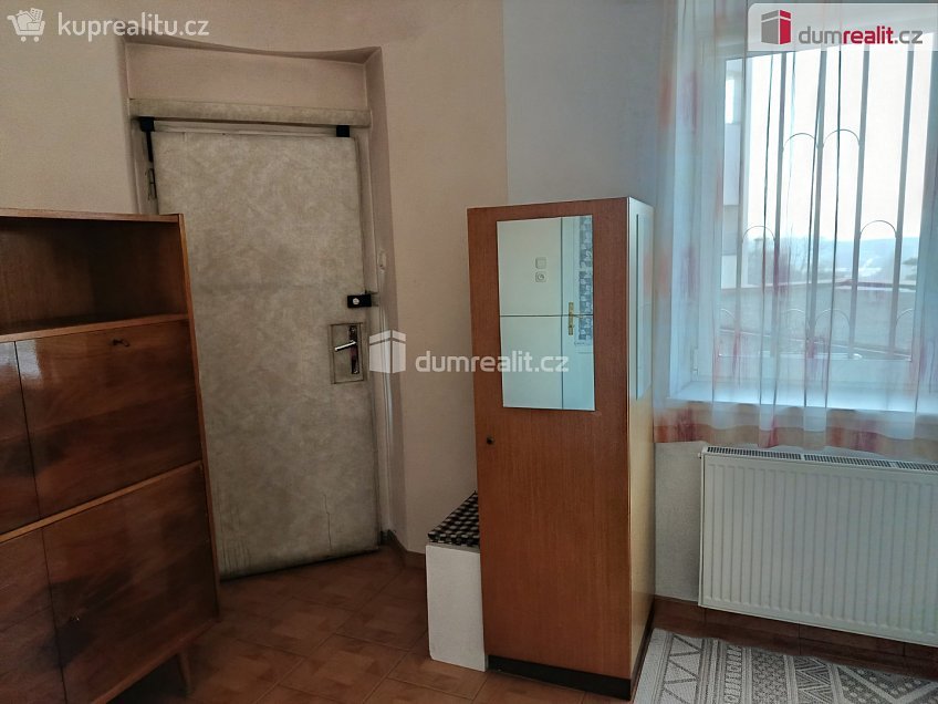 Pronájem bytu 1+1 35 m^2 Na Krocínce, Praha 9 