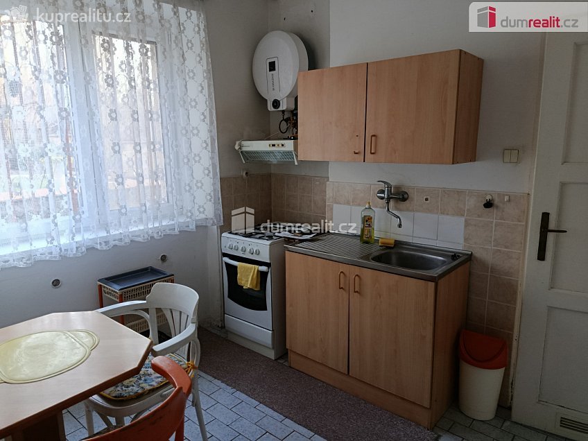 Pronájem bytu 1+1 35 m^2 Na Krocínce, Praha 9 