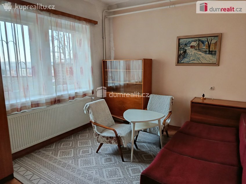 Pronájem bytu 1+1 35 m^2 Na Krocínce, Praha 9 