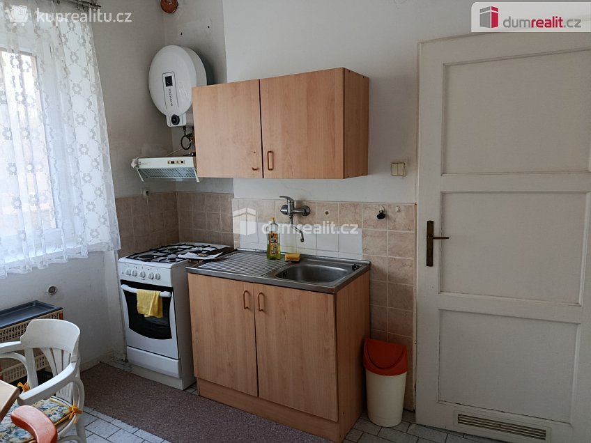 Pronájem bytu 1+1 35 m^2 Na Krocínce, Praha 9 