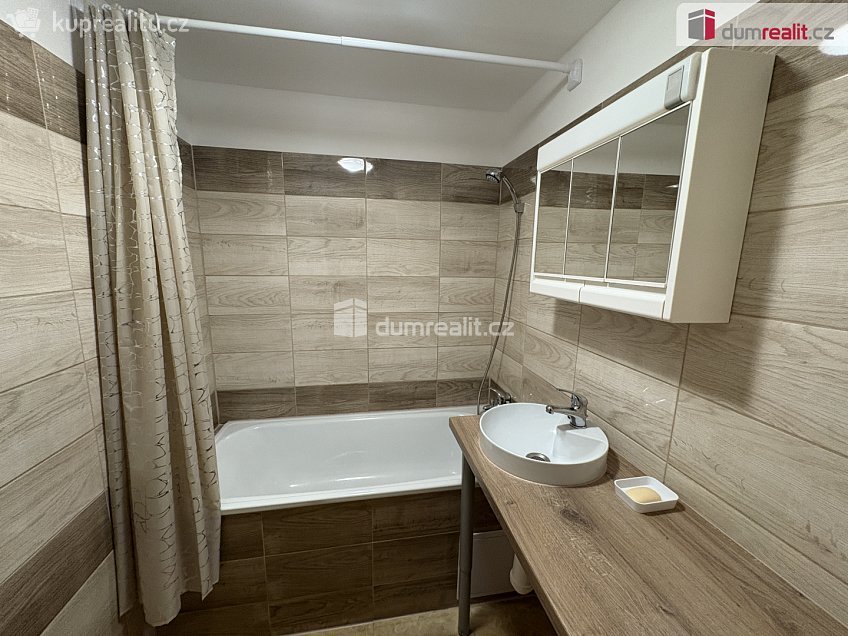 Pronájem bytu 3+1 62 m^2 Manželů Dostálových, Praha 14 