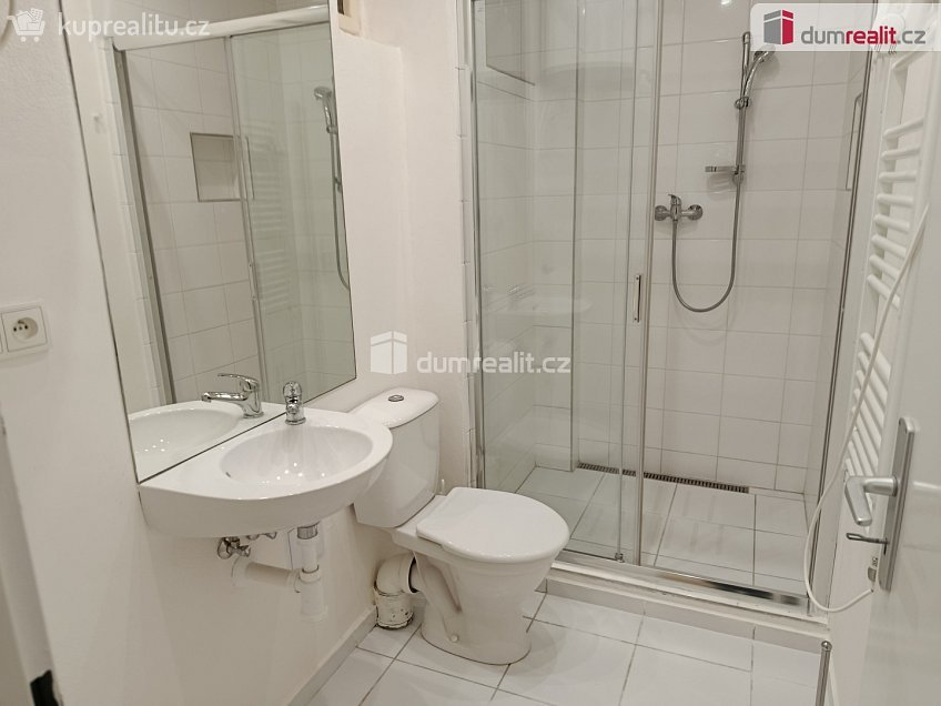 Pronájem bytu 1+kk 32 m^2 Za poštou, Praha 10 