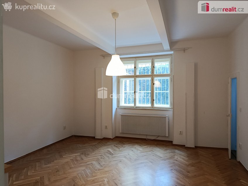 Pronájem bytu 1+kk 32 m^2 Za poštou, Praha 10 