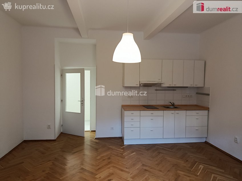 Pronájem bytu 1+kk 32 m^2 Za poštou, Praha 10 