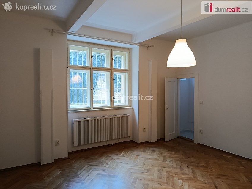 Pronájem bytu 1+kk 32 m^2 Za poštou, Praha 10 