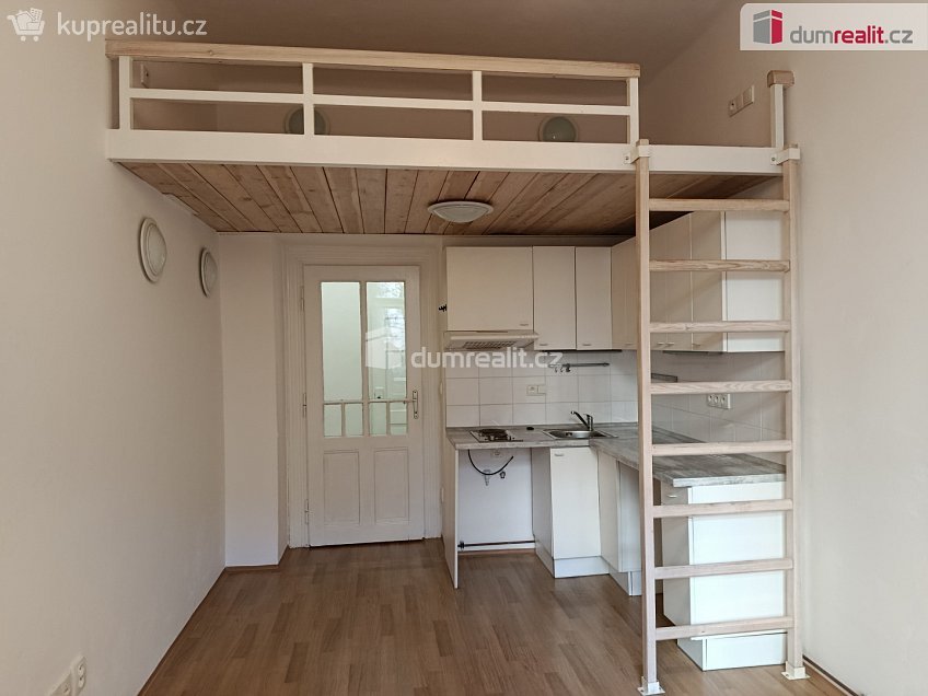 Pronájem bytu 1+kk 22 m^2 Na spojce, Praha 10 