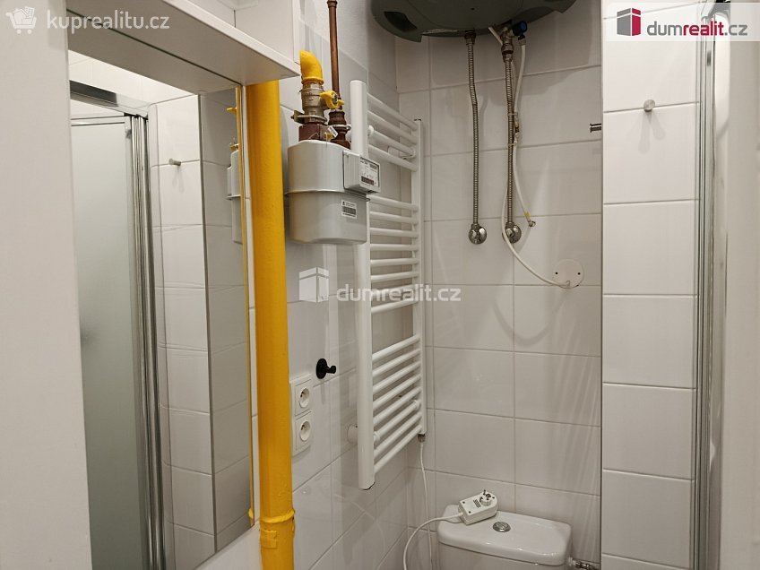 Pronájem bytu 1+kk 22 m^2 Na spojce, Praha 10 