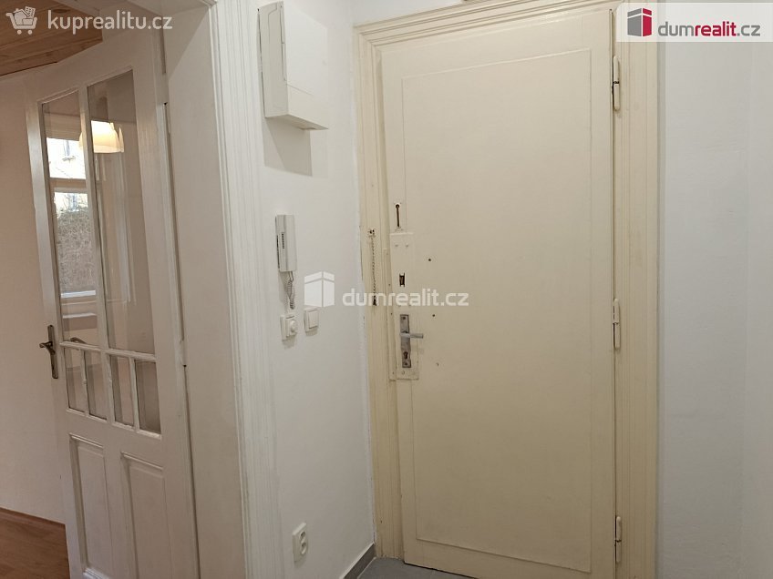 Pronájem bytu 1+kk 22 m^2 Na spojce, Praha 10 