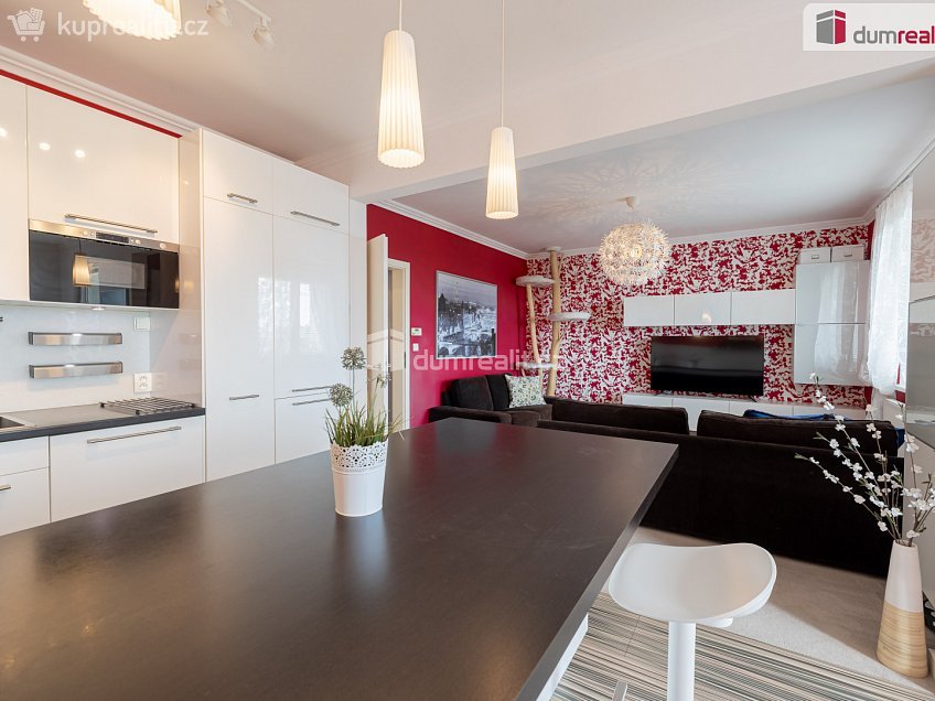 Prodej bytu 4+kk 98 m^2 Ke stadionu, Praha-Čakovice 