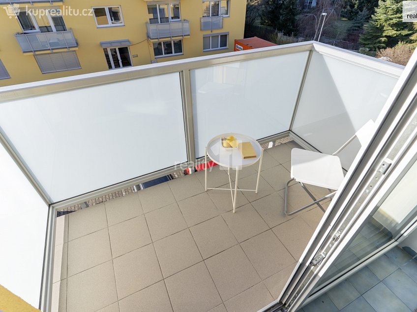 Prodej bytu 2+kk 63 m^2 Sluneční, Jesenice 