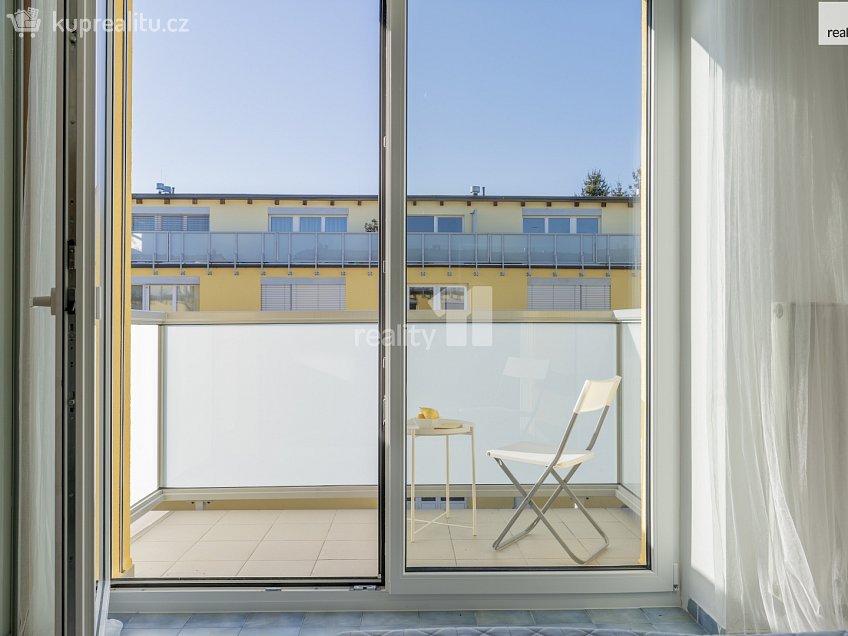 Prodej bytu 2+kk 63 m^2 Sluneční, Jesenice 