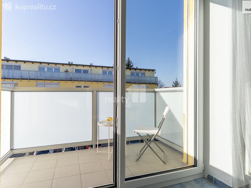 Prodej bytu 2+kk 63 m^2 Sluneční, Jesenice 
