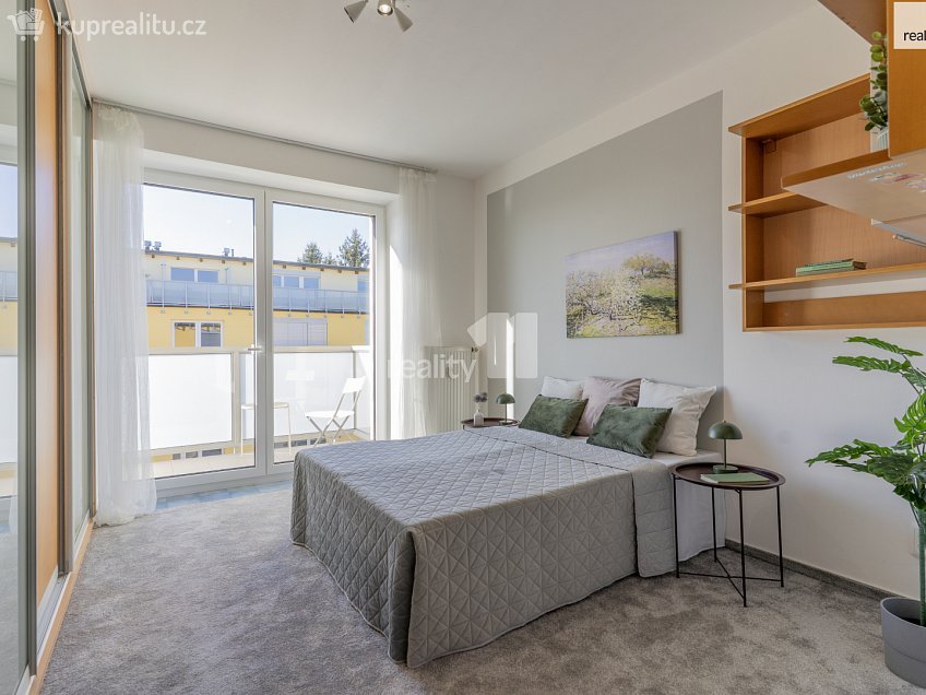 Prodej bytu 2+kk 63 m^2 Sluneční, Jesenice 