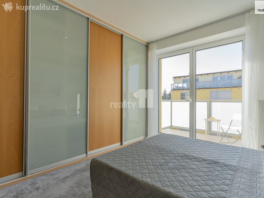 Prodej bytu 2+kk 63 m^2 Sluneční, Jesenice 
