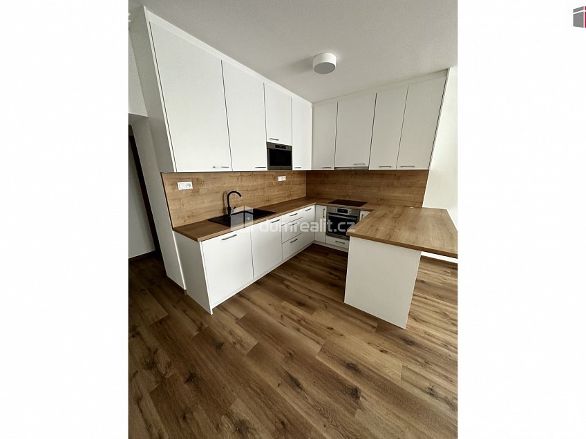 Pronájem bytu 2+kk 55 m^2 Dlouhá, Slušovice 