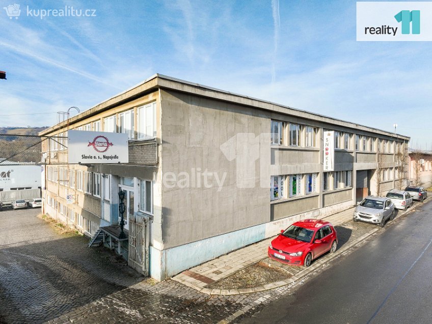 Pronájem  výrobních prostor 556 m^2 2. května, Napajedla 