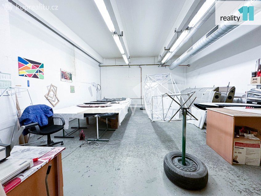 Pronájem  výrobních prostor 556 m^2 2. května, Napajedla 