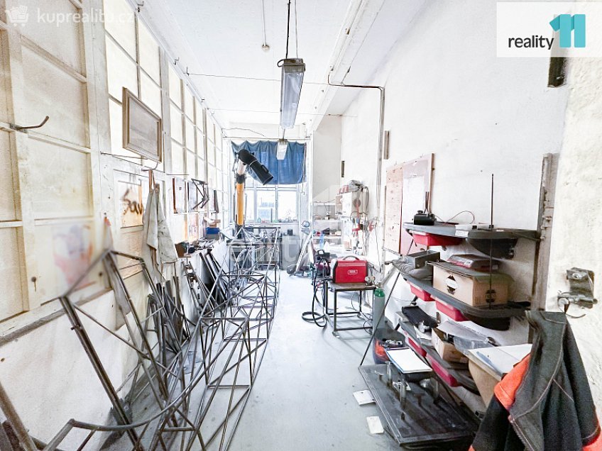 Pronájem  výrobních prostor 556 m^2 2. května, Napajedla 