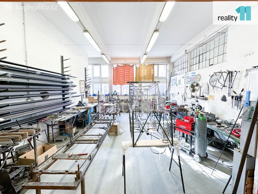 Pronájem  výrobních prostor 556 m^2 2. května, Napajedla 