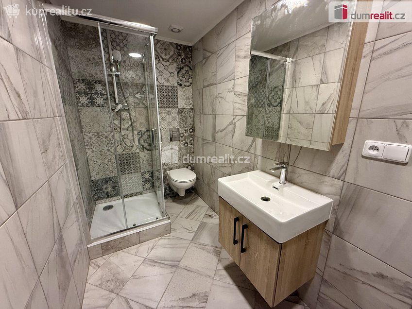 Pronájem bytu 2+kk 40 m^2 třída Vítězství, Mariánské Lázně 