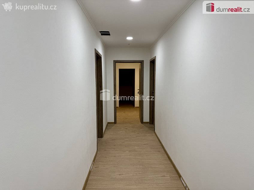 Pronájem bytu 2+kk 40 m^2 třída Vítězství, Mariánské Lázně 