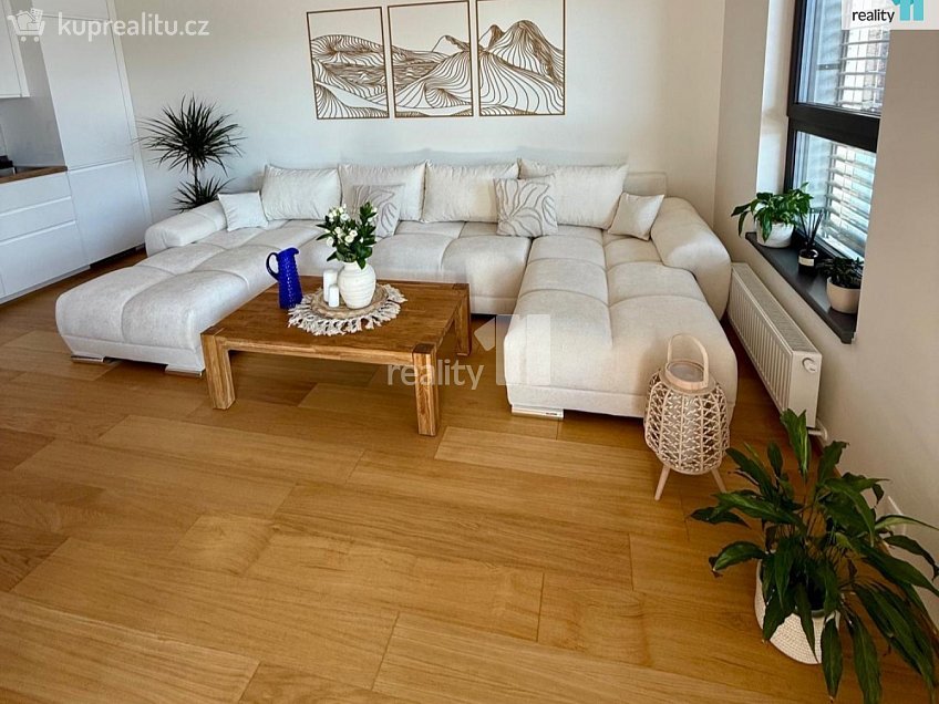 Prodej bytu 2+kk 113 m^2 Azzoniho, Praha 10 