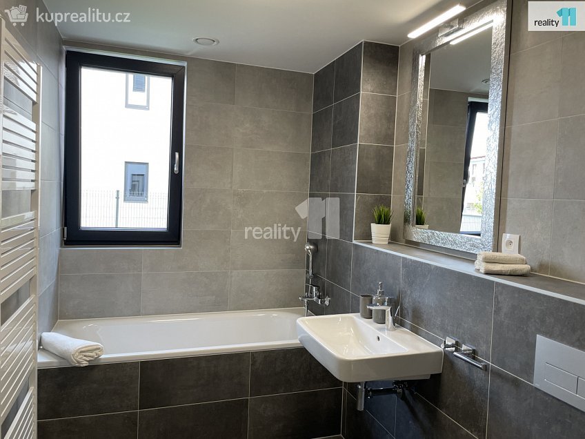 Prodej bytu 2+kk 113 m^2 Azzoniho, Praha 10 