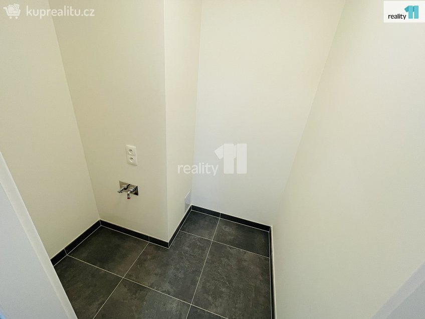 Prodej bytu 2+kk 113 m^2 Azzoniho, Praha 10 